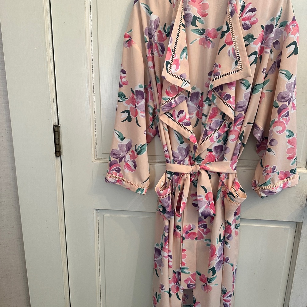 Woman’s Robe - Picture 4 of 5